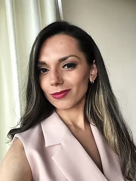 Казвам се Теодора Николова и съм дигитален артист
